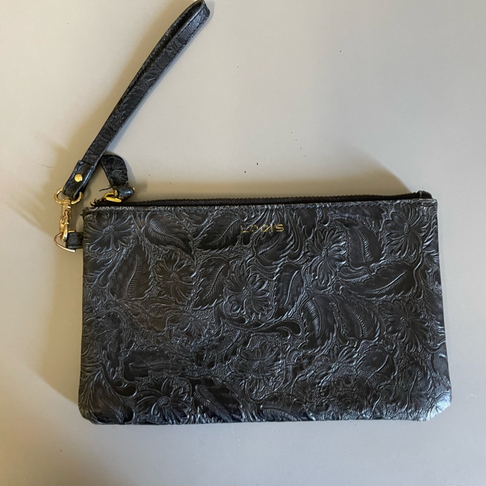 Black wristlet